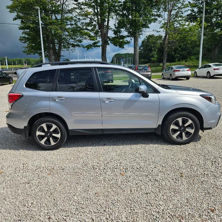 2017 Subaru Forester 2.5i Premium - Image 4