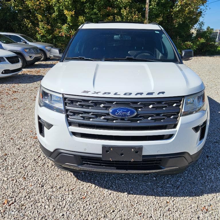 Photo 2 of 2019 Ford Explorer XLT